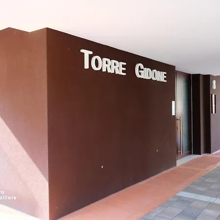 公寓 Torre Gidone 2 *
